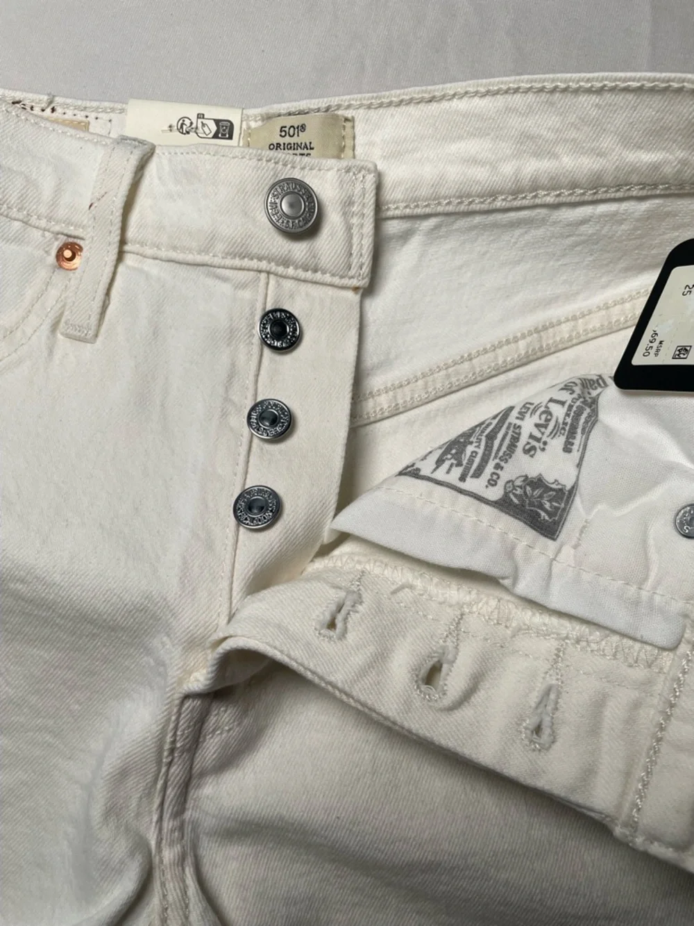 Levi’s Women’s 501 Original Shorts High-Rise White, Size 25, Brand NWT - Picture 4 of 8